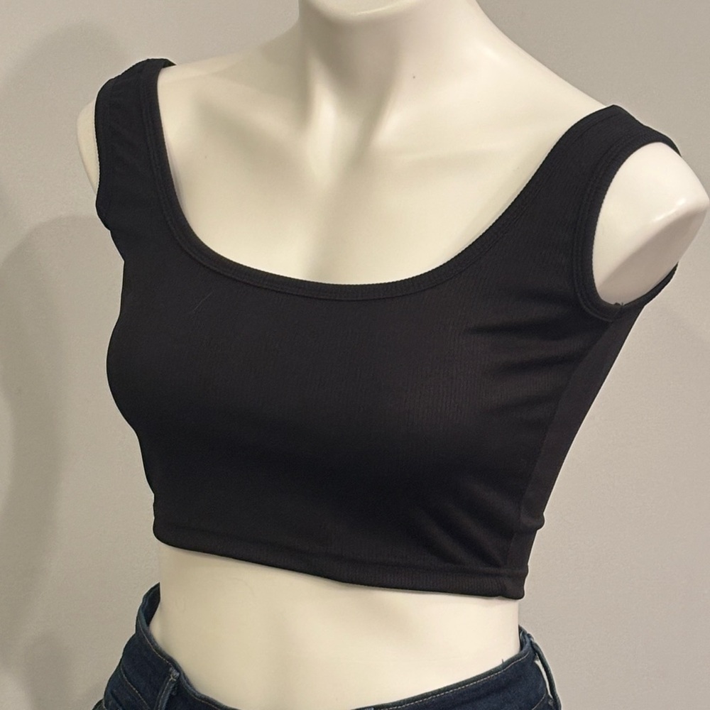 Black Sleeveless Crop Top